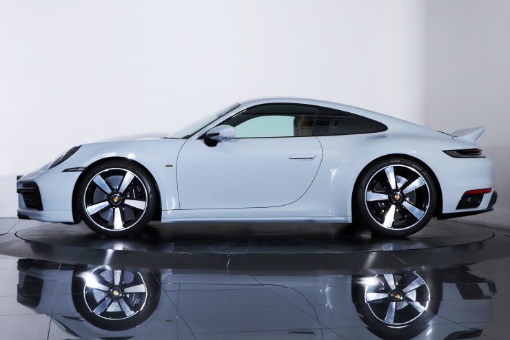 ポルシェ 911(Type992) スポーツクラシック 7MT 世界限定1250台 全面