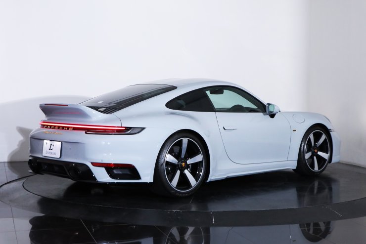 ポルシェ 911(Type992) スポーツクラシック 7MT 世界限定1250台 全面
