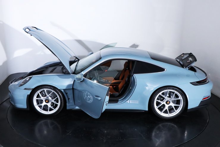 あべしゅん 1/18 ポルシェ 911 (992) S/T #63 1:18 Porsche 911 (992) S/T #63 Coupe -- Meissen Blue -- GT