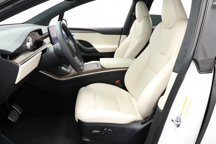 テスラ モデルX AWD 後期モデル 1オーナー 左ハンドル クリームレザー