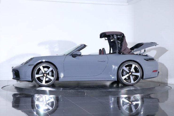 ポルシェ 911(Type992) カレラ カブリオレ PDK 現行モデル 左ハンドル