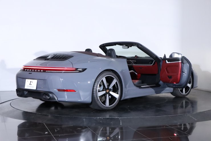 ポルシェ 911(Type992) カレラ カブリオレ PDK 現行モデル 左ハンドル