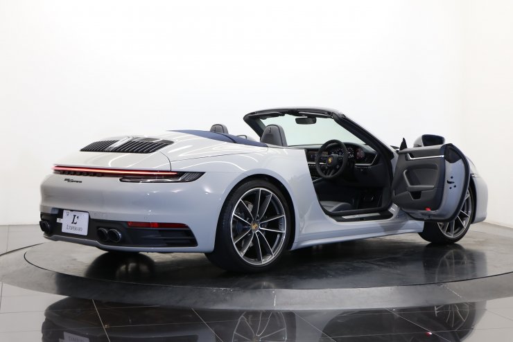 ポルシェ 911(Type992) カレラ カブリオレ PDK 有償色 グレー革 純正20