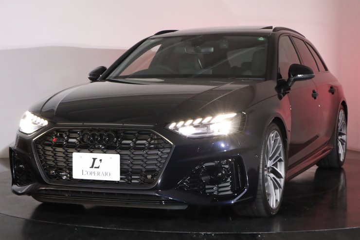 アウディ RS4アバント 1オーナー パノラマルーフ カーボンインテリア