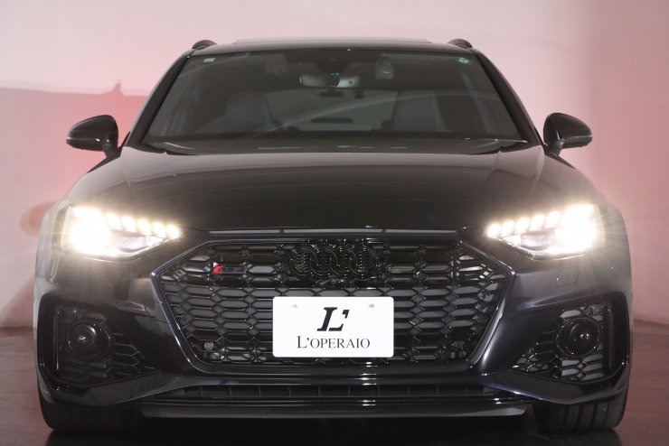 アウディ RS4アバント 1オーナー パノラマルーフ カーボンインテリア