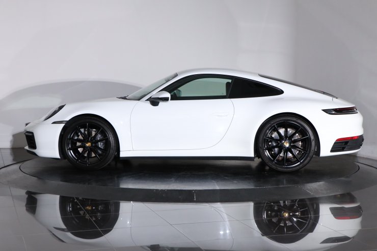 ポルシェ 911(Type992) カレラ PDK 1オーナー 純正20/21インチアルミ