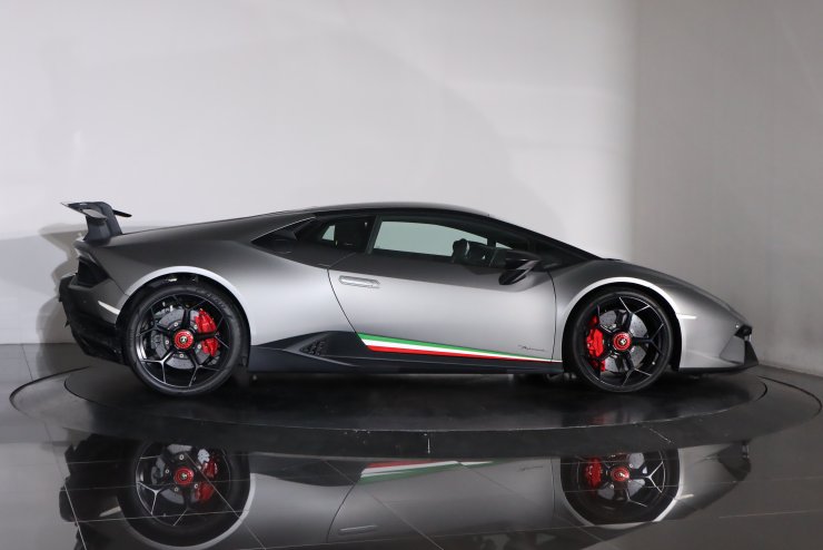 ランボルギーニ ウラカン ペルフォルマンテ 純正カラー：グリジオ