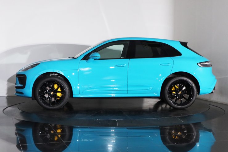 ポルシェ マカン PDK 有償色:マイアミブルー 純正21インチアルミ