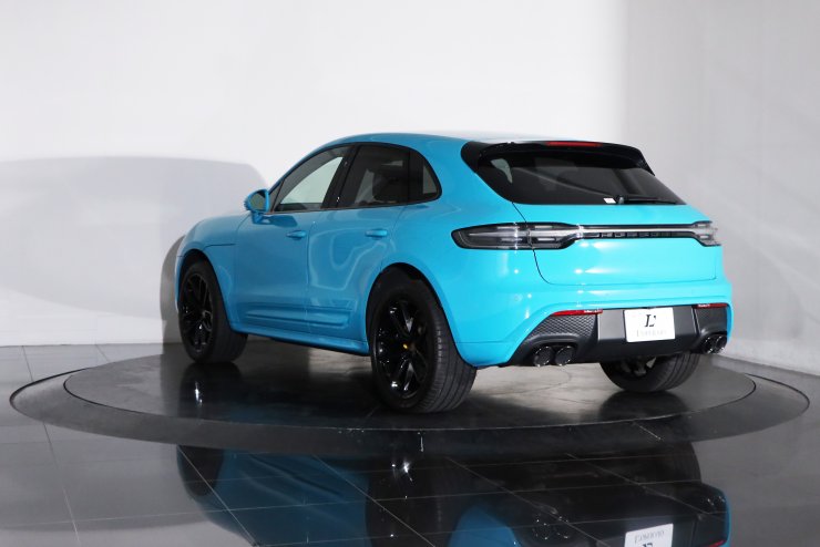 ポルシェ マカン PDK 有償色:マイアミブルー 純正21インチアルミ