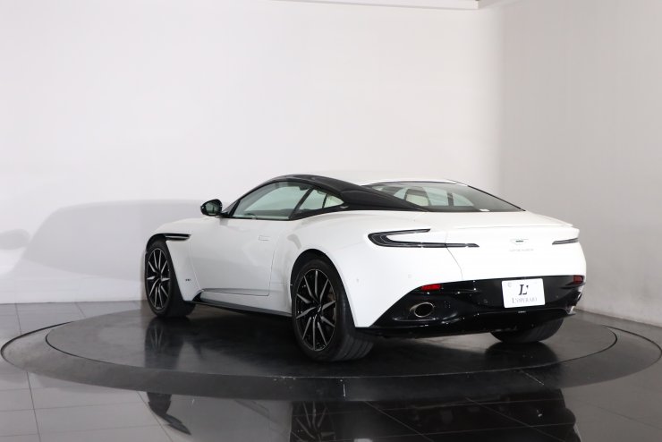アストンマーティン DB11 V12 クーペ モーニングフロストホワイト（AML