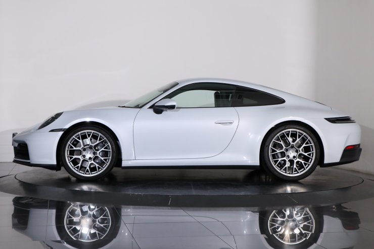 ポルシェ 911(Type992) カレラ PDK 1オーナー車 カラー：アイス