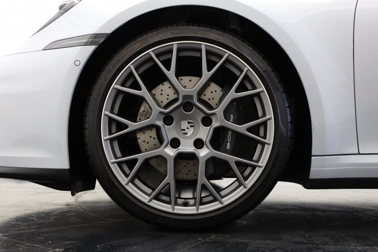 ポルシェ 911(Type992) カレラ PDK 1オーナー車 カラー：アイス