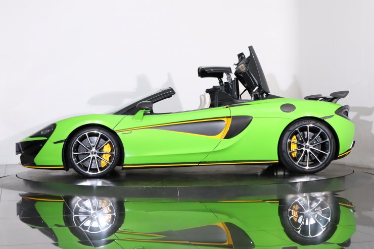 マクラーレン 570S スパイダー マンティスグリーン(有償色)/アーモンド