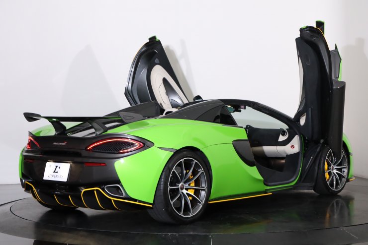 マクラーレン 570S スパイダー マンティスグリーン(有償色)/アーモンド