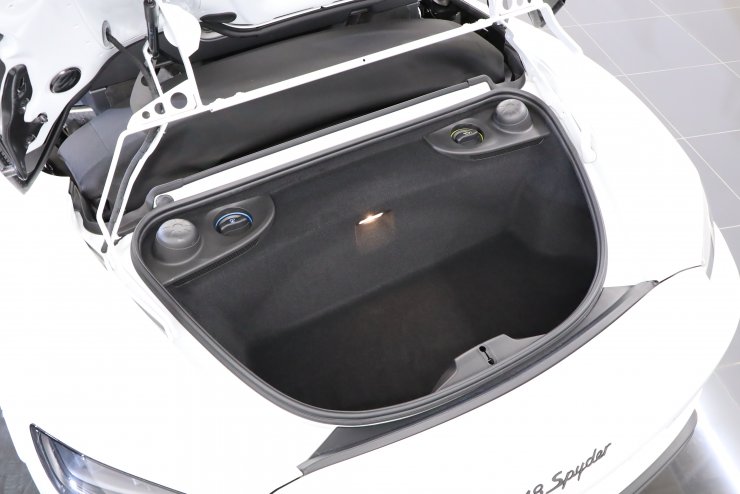 ポルシェ 718 Spyder 6MT スポーツクロノPKG スモーカーPKG スポーツ