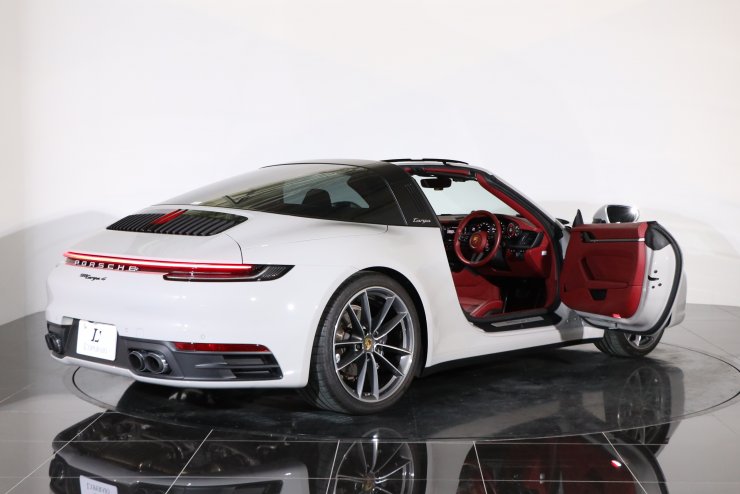 ポルシェ 911(Type992) タルガ4 PDK クレヨン/ボルドーレッド