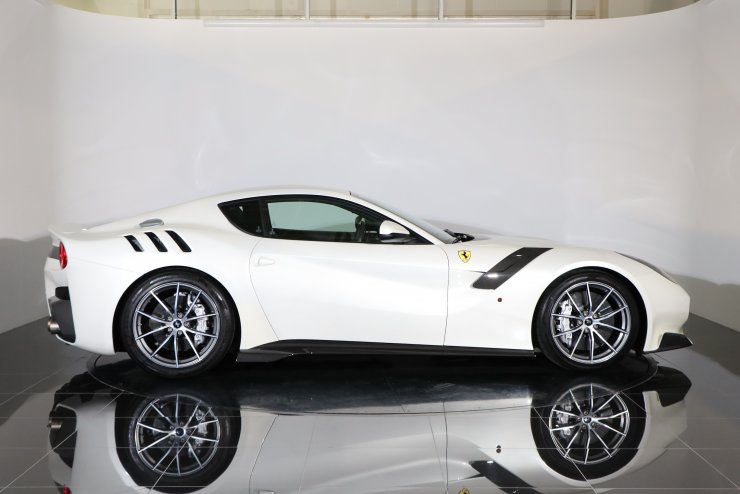 フェラーリ F12 TDF 世界限定799台 正規ディーラー車 特別外装色