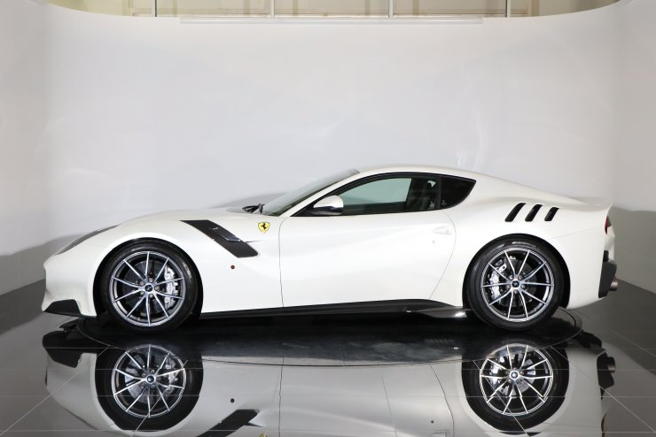 フェラーリ F12 TDF 世界限定799台 正規ディーラー車 特別外装色