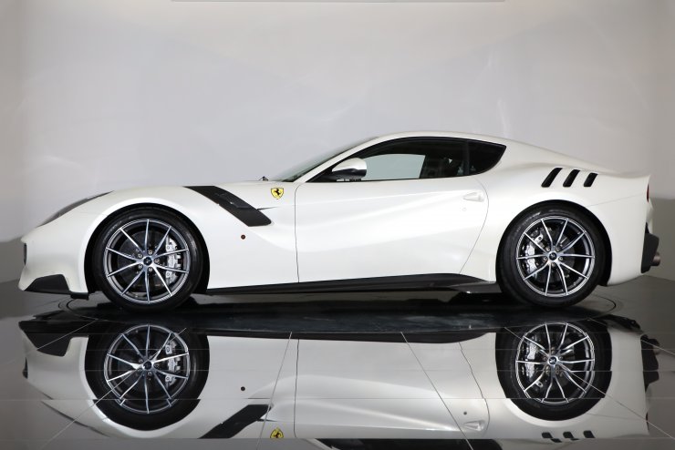 フェラーリ F12 TDF 世界限定799台 正規ディーラー車 特別外装色
