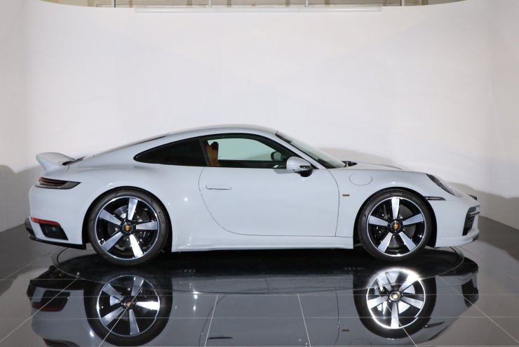 ポルシェ 911(Type992) スポーツクラシック 7MT 世界限定1250台 全面
