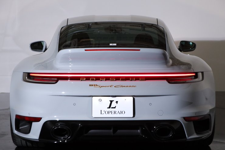 ポルシェ 911(Type992) スポーツクラシック 7MT 世界限定1250台 全面
