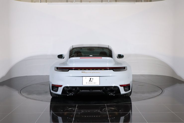 ポルシェ 911(Type992) スポーツクラシック 7MT 世界限定1250台 全面