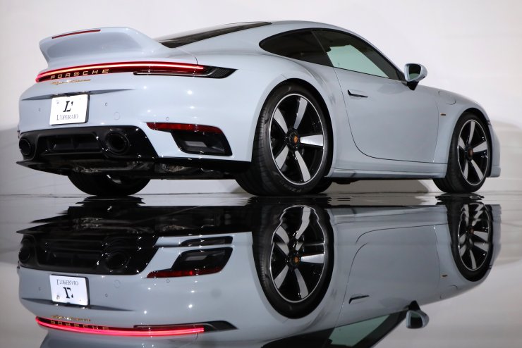 ポルシェ 911(Type992) スポーツクラシック 7MT 世界限定1250台 全面