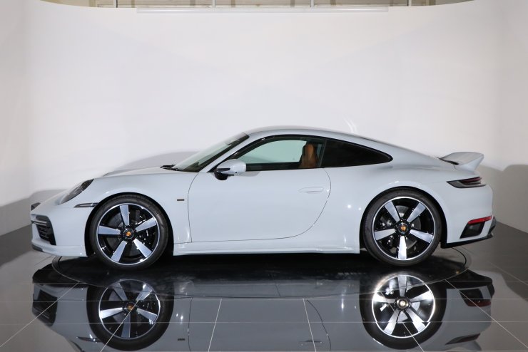 ポルシェ 911(Type992) スポーツクラシック 7MT 世界限定1250台 全面