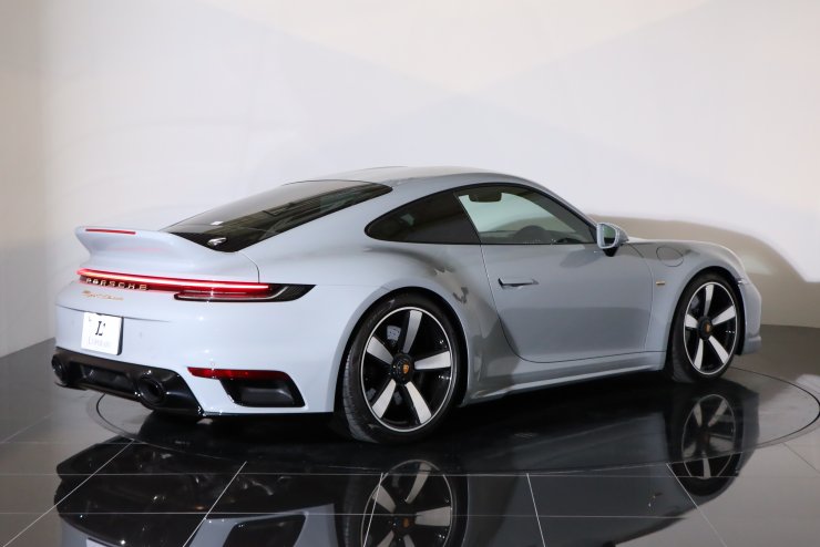 ポルシェ 911(Type992) スポーツクラシック 7MT 世界限定1250台 全面
