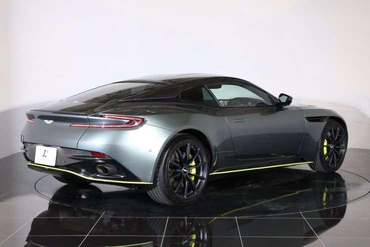 アストンマーティン DB11 AMR シグネチャーエディション 世界限定100台
