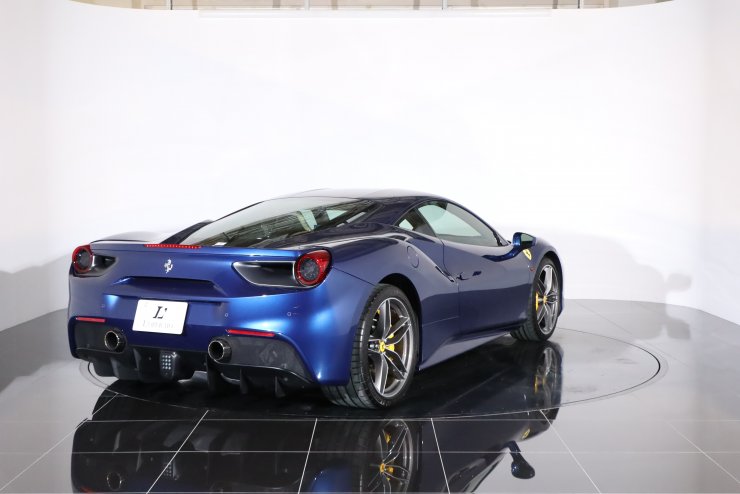 フェラーリ 488 GTB F1 DCT 正規ディーラー車 カーボンファイバー