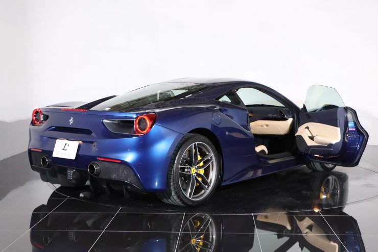 フェラーリ 488 GTB F1 DCT 正規ディーラー車 カーボンファイバー