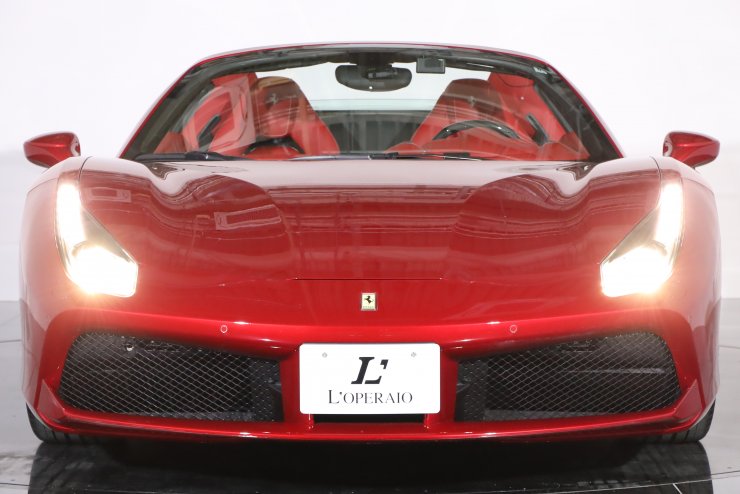 フェラーリ 488 スパイダー F1 DCT 特注カラー ロッソマラネロ