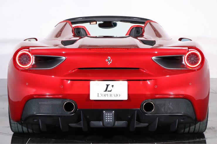 フェラーリ 488 スパイダー F1 DCT 特注カラー ロッソマラネロ