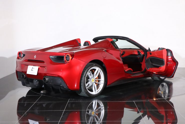 フェラーリ 488 スパイダー F1 DCT 特注カラー ロッソマラネロ