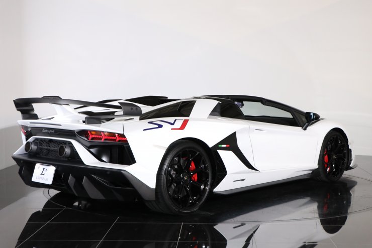 ランボルギーニ アヴェンタドール SVJ ロードスター 正規ディーラー車