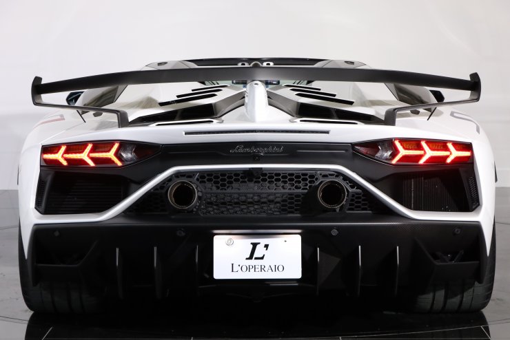 ランボルギーニ アヴェンタドール SVJ ロードスター 正規ディーラー車