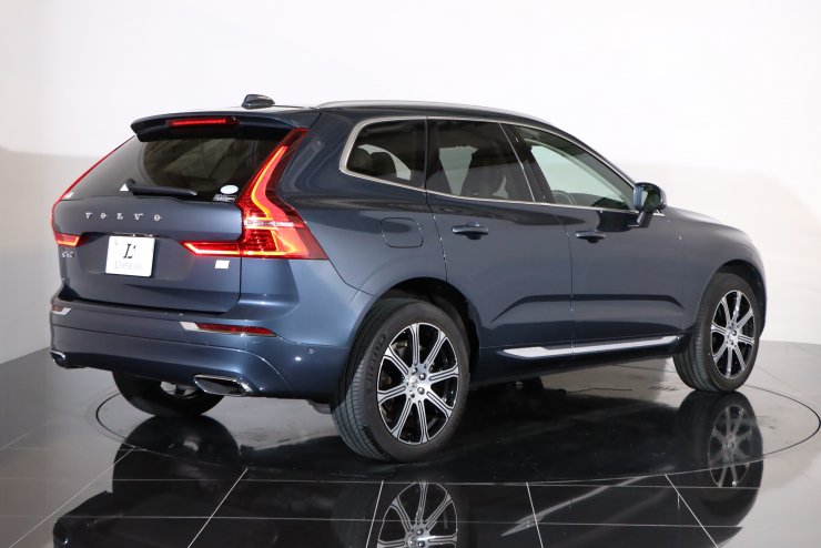 ボルボ XC60 リチャージ プラグインハイブリッド T8 AWD インスク