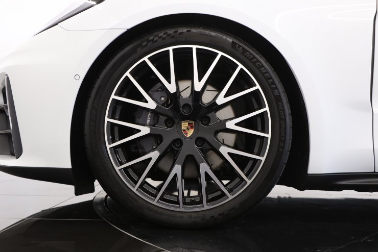 ポルシェ パナメーラ PDK 現行モデル 1オーナー車 純正21インチアルミ