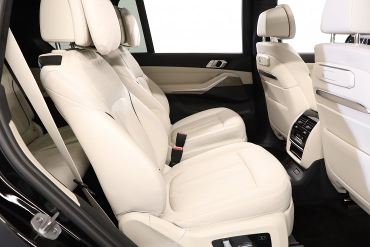 BMW X7 xドライブ 40d エクセレンス アイボリーレザー スカイラウンジ