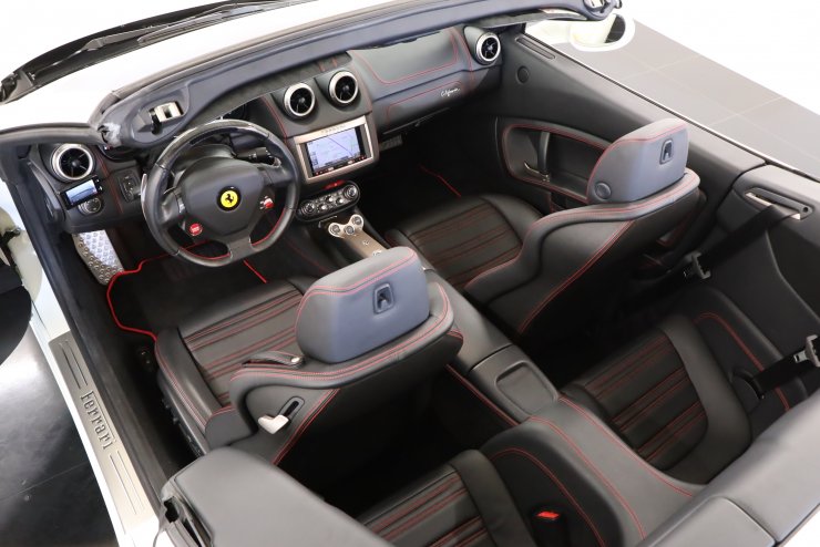 フェラーリ カリフォルニア 30 F1 DCT 正規ディーラー車 純正20インチ