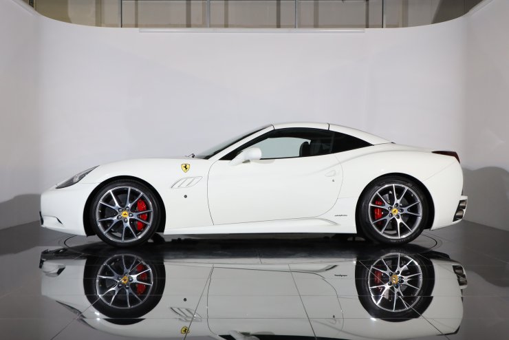 フェラーリ カリフォルニア 30 F1 DCT 正規ディーラー車 純正20インチ