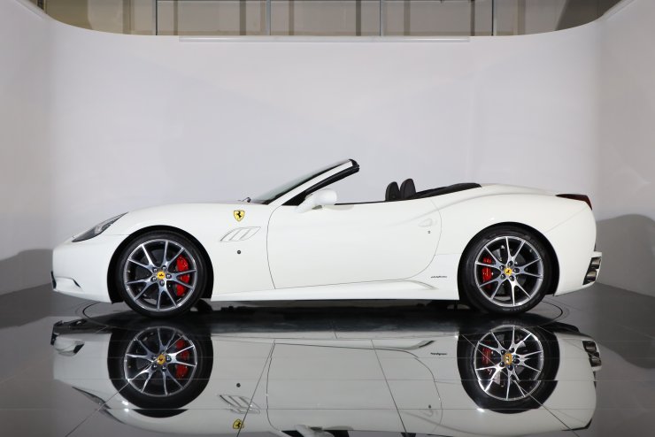 フェラーリ カリフォルニア 30 F1 DCT 正規ディーラー車 純正20インチ