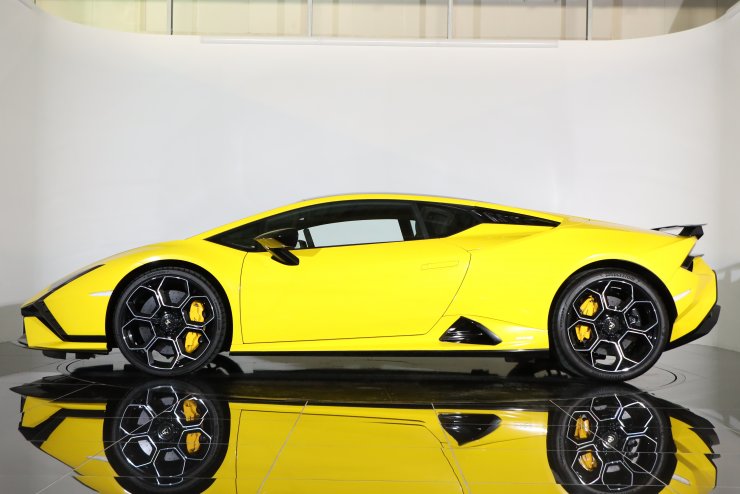 ランボルギーニ ウラカン テクニカ 1オーナー マグネトサス カーボン