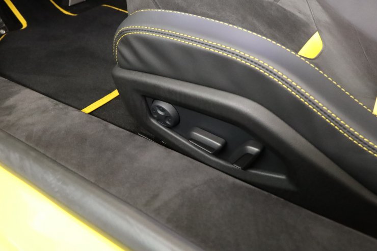 ランボルギーニ ウラカン テクニカ 1オーナー マグネトサス カーボン