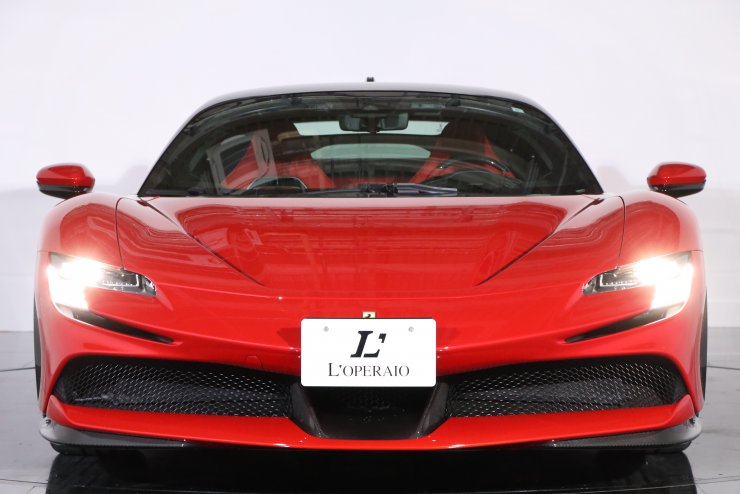 フェラーリ SF90 ストラダーレ F1 DCT 走行350km 正規D車 特注色