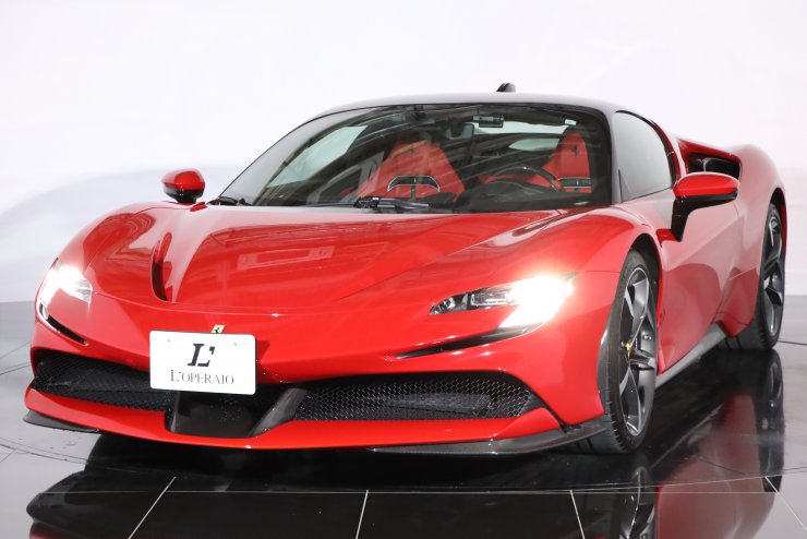 フェラーリ SF90 ストラダーレ F1 DCT 走行350km 正規D車 特注色