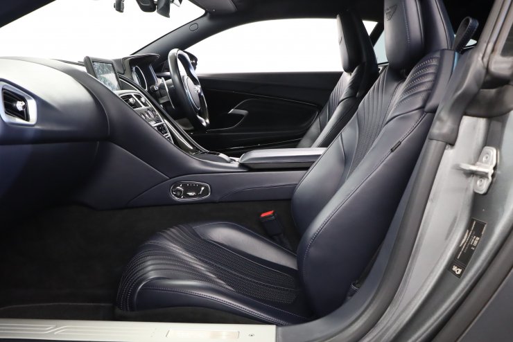 アストンマーティン DB11 Launch Edition 世界限定1000台 専用装備多数