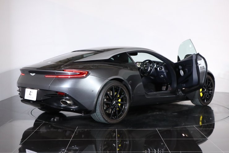 アストンマーティン DB11 Launch Edition 世界限定1000台 専用装備多数
