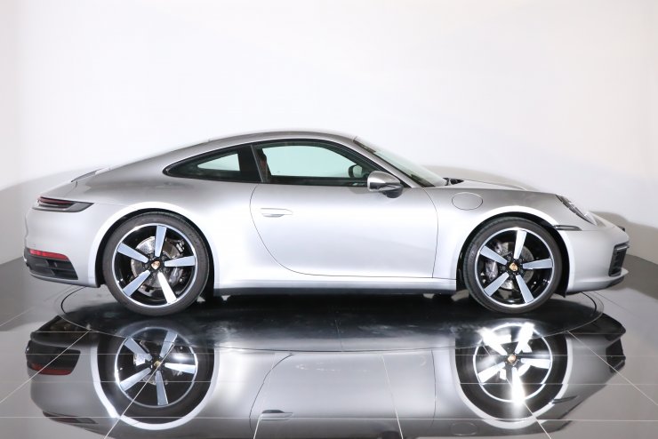 ポルシェ 911(Type992) カレラ PDK 1オーナー 有償カラー：GT